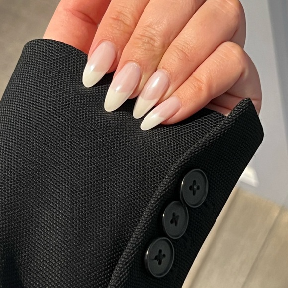 Aritzia black blazer - Picture 6 of 8